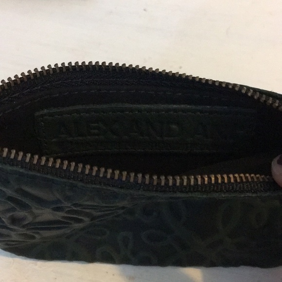 NWOT Forest green small Alex and Ani pouch - Picture 3 of 3